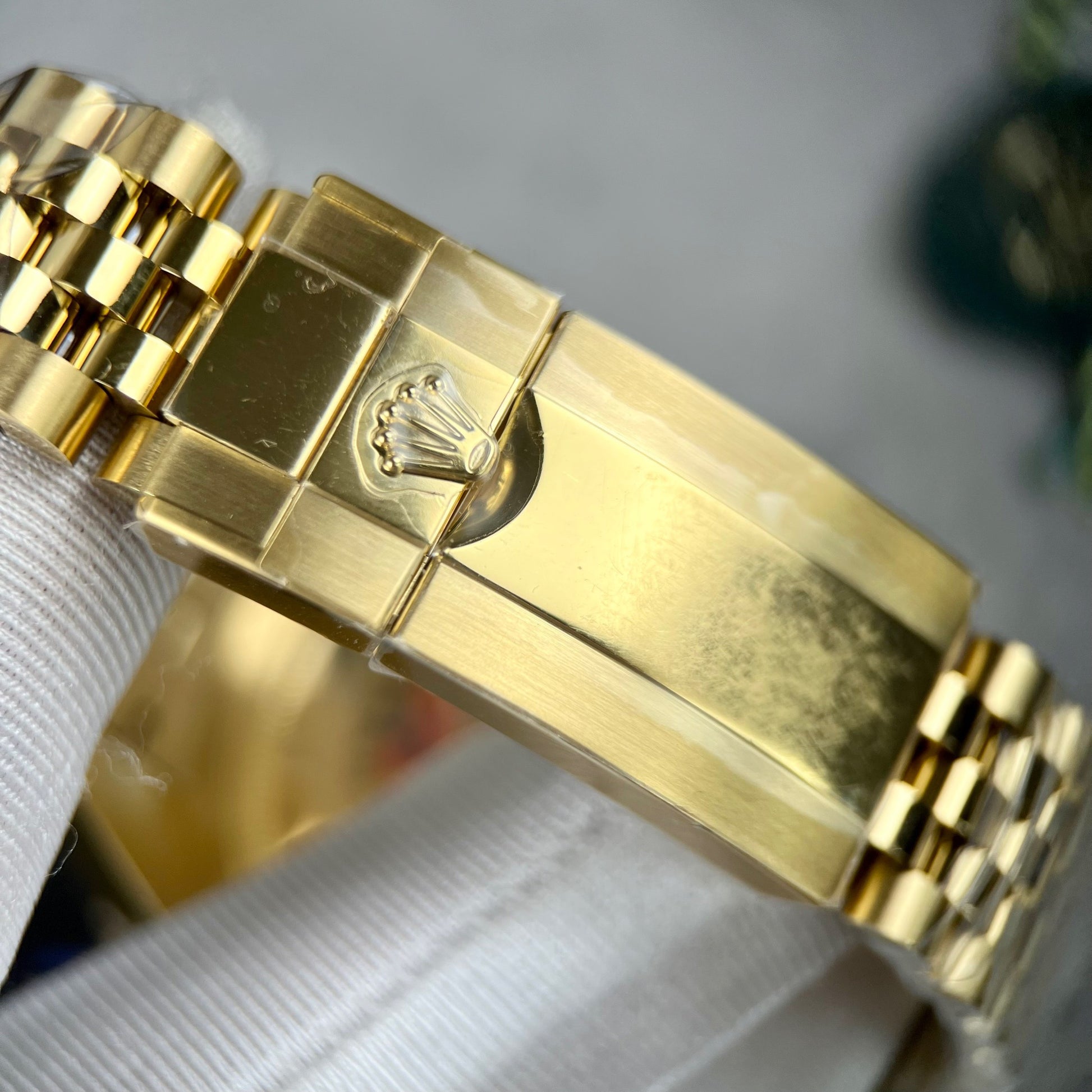 Rolex GMT-Master II 126718GRNR 40 mm