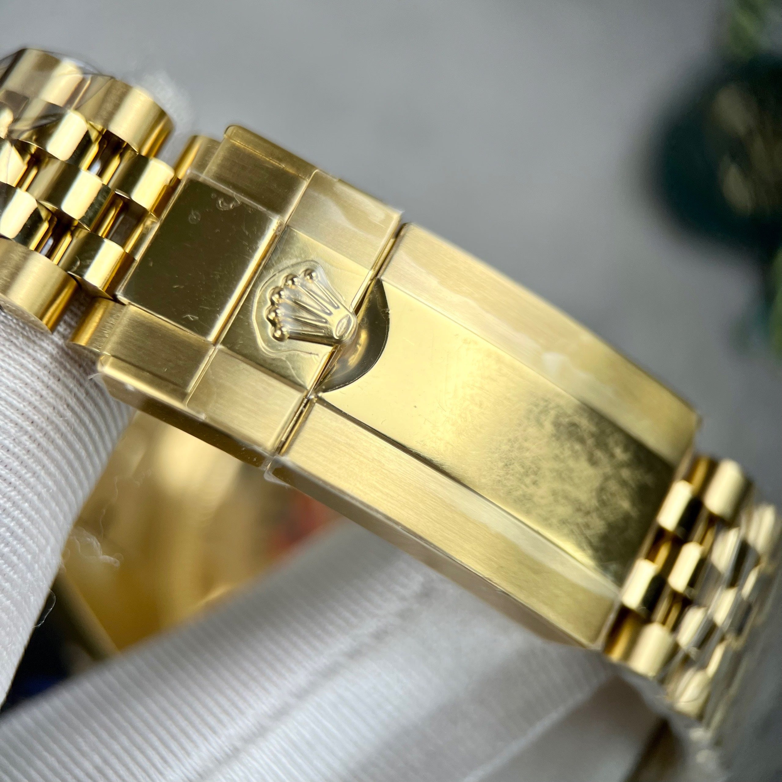 Rolex GMT-Master II 126718GRNR 40 mm